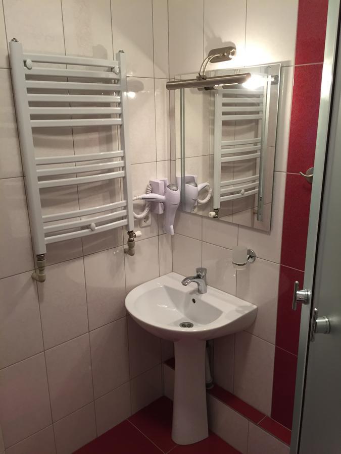 Franc Hotel Yasinia Bagian luar foto