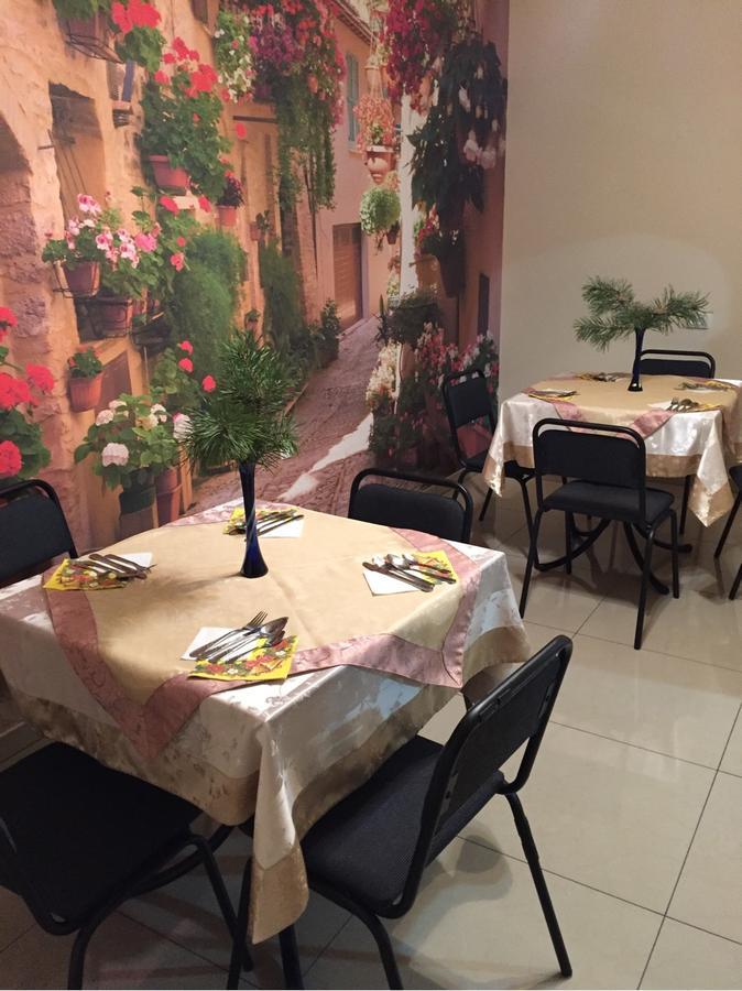 Franc Hotel Yasinia Bagian luar foto